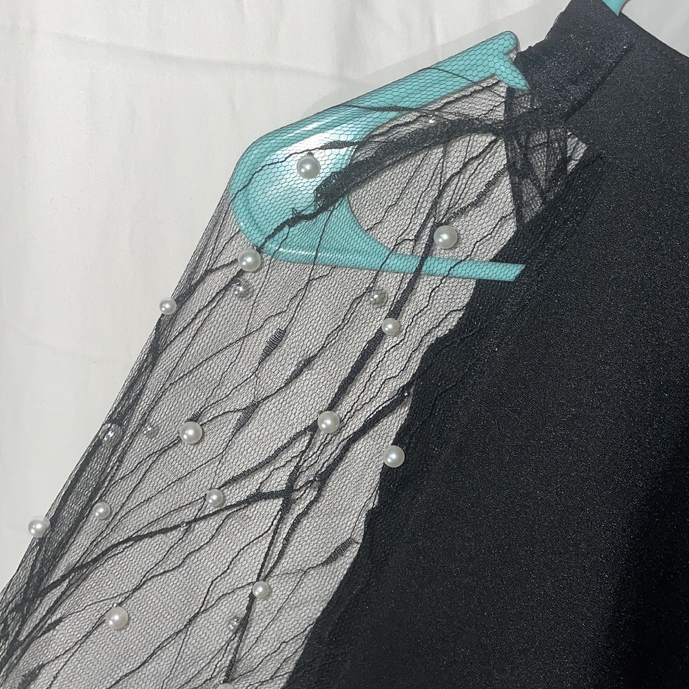 Stylish Blouse - Picture 2 of 6